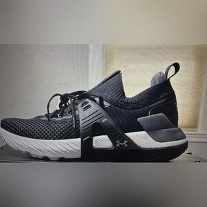 NWOT Under Armour Project Rock 4 Women’s training HOVR Sneakers; Sz: 9.5 NWOT